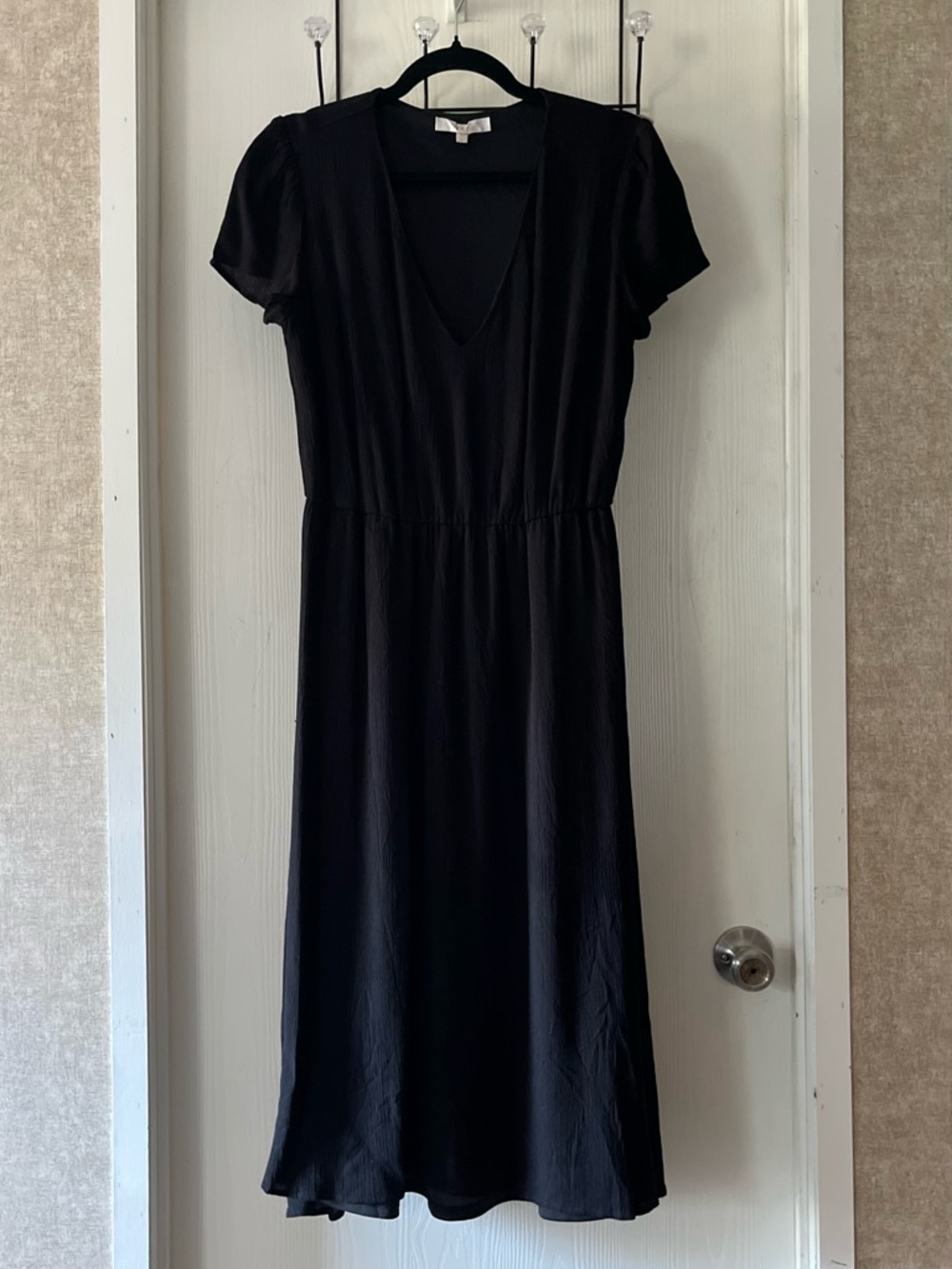 Wayf Women's Black V-Neck Short Sleeve Midi Dress